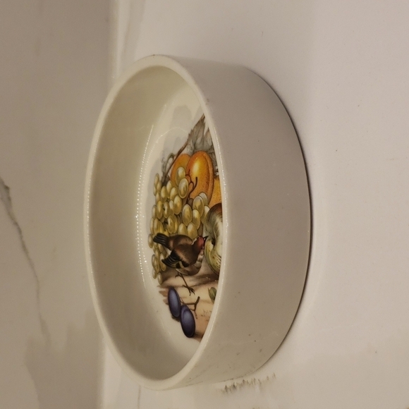 JOHNSON Bros. Ceramic fruit ashtray white 3.5" diam - Picture 4 of 10